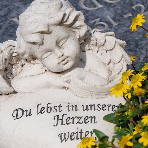 Grabschmuck mit Herz und Engel aus Stein