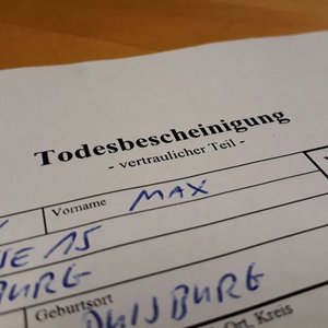 Foto eines Musters einer Todesbescheinigung