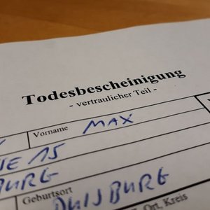 Foto eines Musters einer Todesbescheinigung